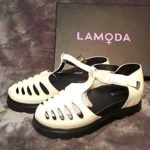 White patent leather lamoda platform sandals